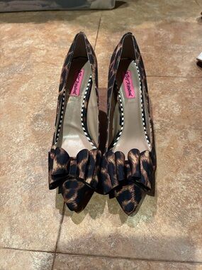Betsey Johnson Leopard Bow Pointed-Toe Pumps - Brown/Black